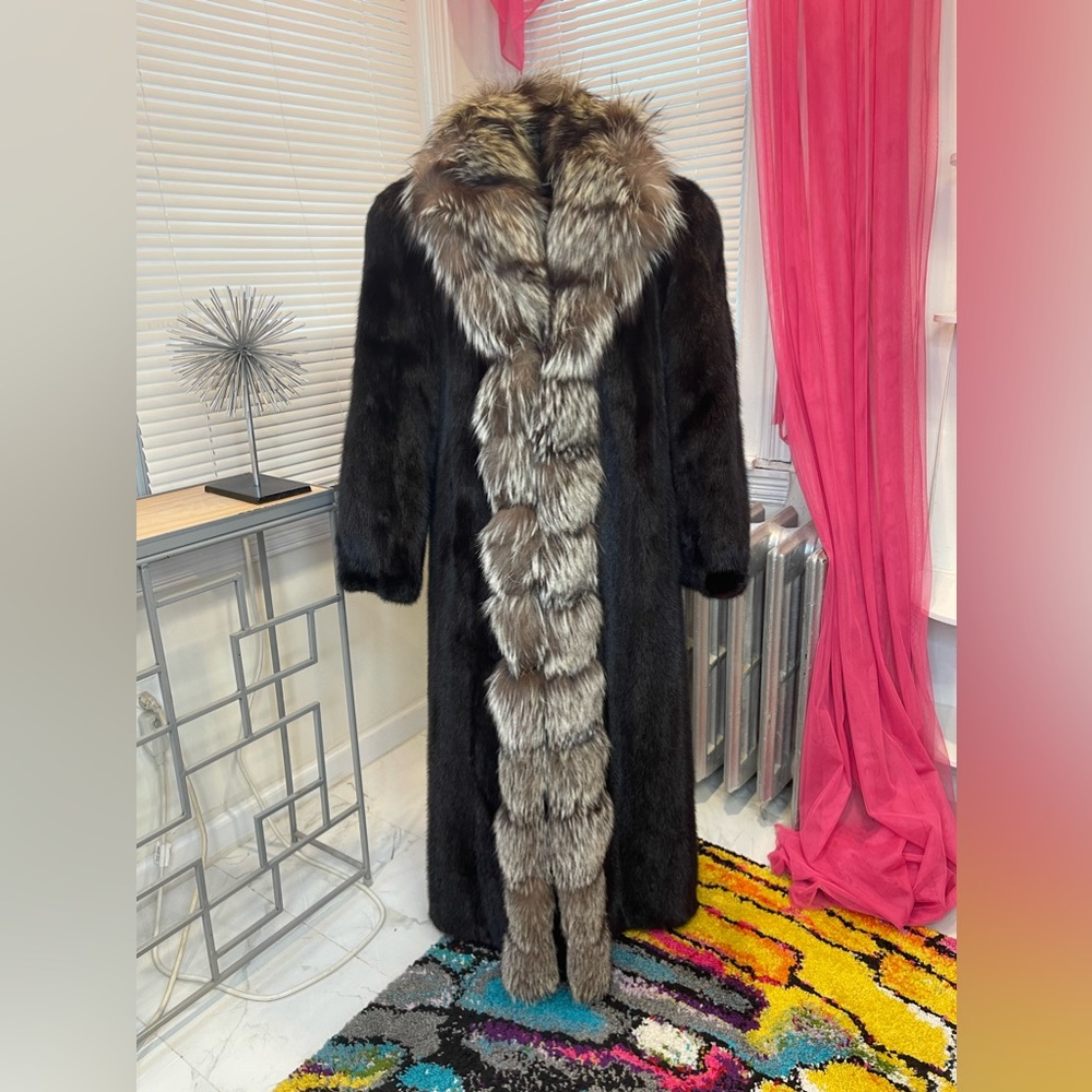 PRE- LOVED MINK COAT BLACK W/NORWEGIAN FOX